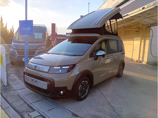 フリード ｅ：ＨＥＶクロスター　新車／キャンピングカー／ホワイトハウスキャンパー／ＰＯＰＵＰ／ポップアップ／車中泊／ＦＦヒーター／回転シート（3枚目）