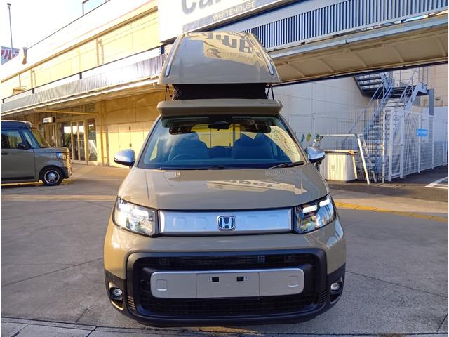 フリード ｅ：ＨＥＶクロスター　新車／キャンピングカー／ホワイトハウスキャンパー／ＰＯＰＵＰ／ポップアップ／車中泊／ＦＦヒーター／回転シート（4枚目）