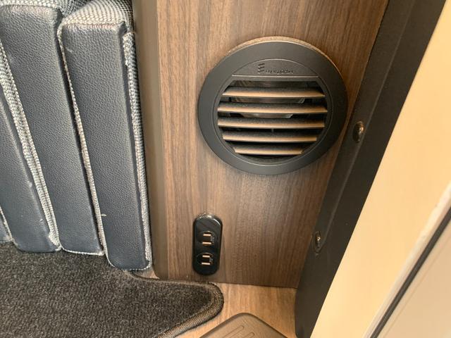 ハイエースバン ＳロングワイドＤＸ　ＧＬパッケージ　ハイエースキャンパー／ホワイトハウスキャンパー製／ＦＲＰオリジナＰＯＰ　ＵＰルーフ＆テント／ギャレー／４０Ｌ冷蔵庫／カセットコンロ＆コンパクトシンク／ＣＴＥＫ昇圧走行充電システム／フライスクリーン（23枚目）