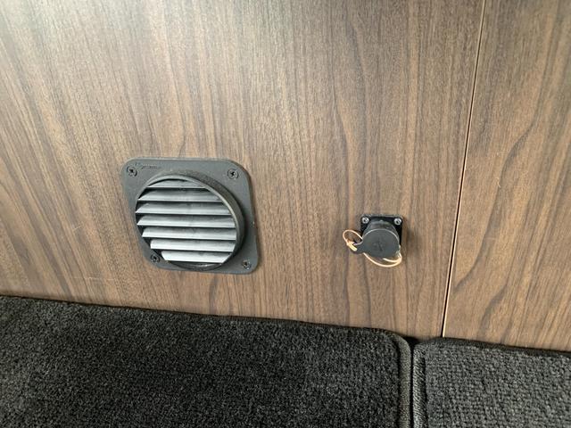 ハイエースバン ＳロングワイドＤＸ　ＧＬパッケージ　ハイエースキャンパー／ホワイトハウスキャンパー製／ＦＲＰオリジナＰＯＰ　ＵＰルーフ＆テント／ギャレー／４０Ｌ冷蔵庫／カセットコンロ＆コンパクトシンク／ＣＴＥＫ昇圧走行充電システム／フライスクリーン（29枚目）