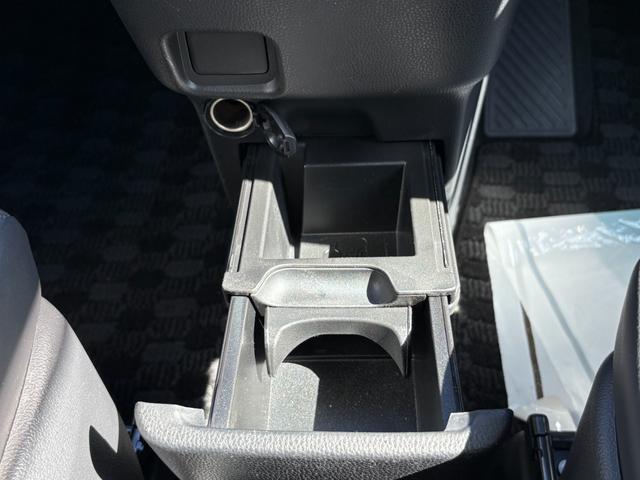 ヴォクシー ハイブリッドＳ－Ｇ　キャンパー装備新品／大人４人就寝／ポップアップルーフ／シートヒーター／デュアルエアコン／サブバッテリー／ＦＦヒーター／外部電源＆ＡＣコンセント／網戸／プライバシーカーテン／キャンピングカー／キャンパー（42枚目）