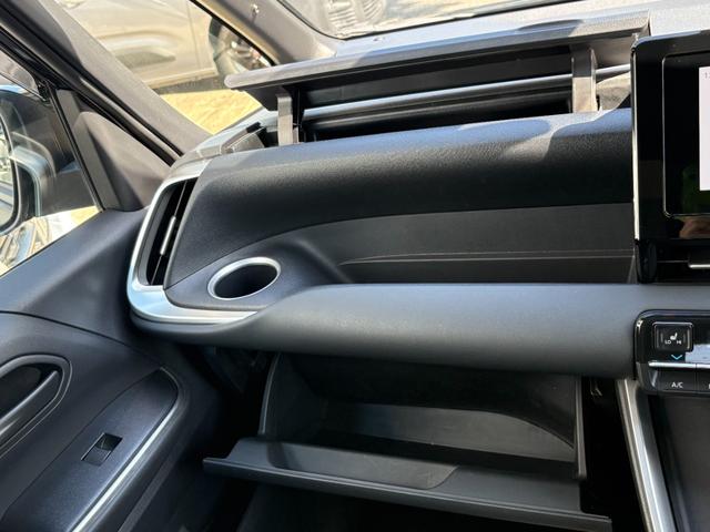 ヴォクシー ハイブリッドＳ－Ｇ　キャンパー装備新品／大人４人就寝／ポップアップルーフ／シートヒーター／デュアルエアコン／サブバッテリー／ＦＦヒーター／外部電源＆ＡＣコンセント／網戸／プライバシーカーテン／キャンピングカー／キャンパー（46枚目）