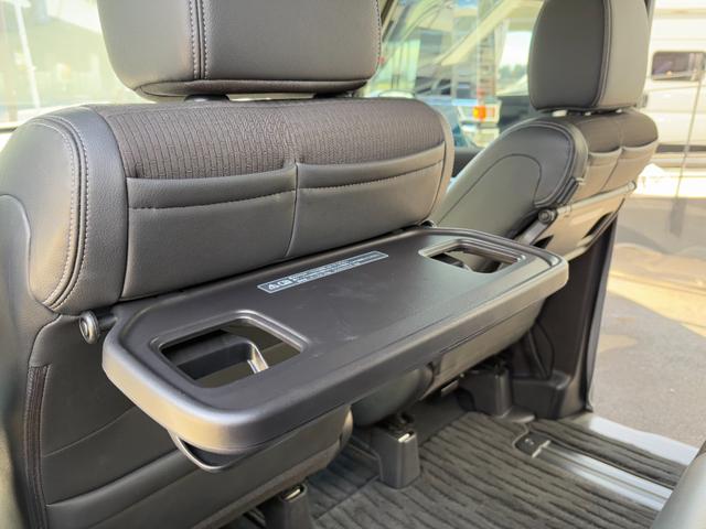 �V�[�g�o�b�N�e�[�u���̓h�����N�z���_�[�����Ă���܂��B