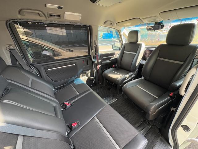 �t�����g�V�[�g�͂P�W�O�x��]���邱�Ƃ��ł��܂��B