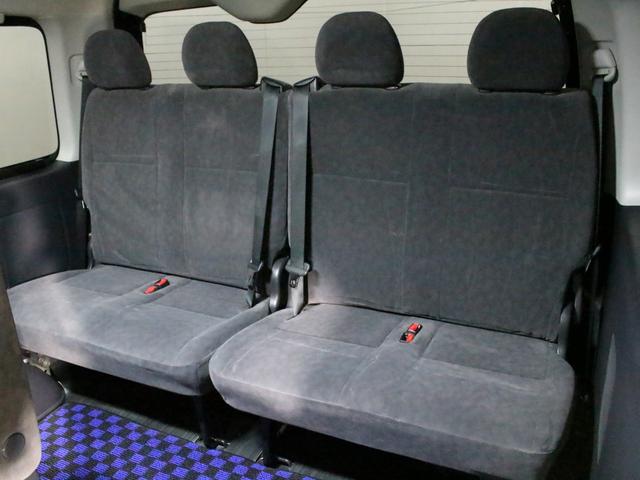 ハイエースワゴン GL ワンオーナー ローダウン オーバーフェンダー構造変更済み HDDナビ フルセグ リアモニター 左パワースライドドア 17インチAW ホワイトレタータイヤ 社外テール(19枚目)