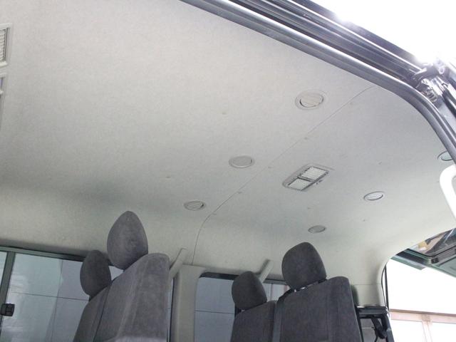 ハイエースワゴン GL ワンオーナー ローダウン オーバーフェンダー構造変更済み HDDナビ フルセグ リアモニター 左パワースライドドア 17インチAW ホワイトレタータイヤ 社外テール(55枚目)