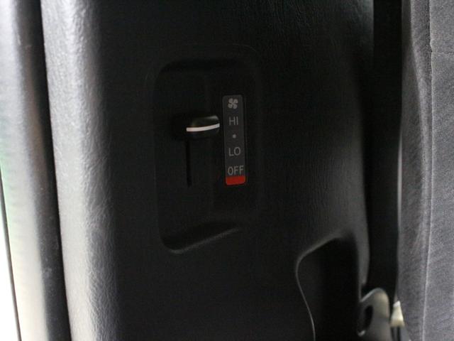 ハイエースワゴン GL ワンオーナー ローダウン オーバーフェンダー構造変更済み HDDナビ フルセグ リアモニター 左パワースライドドア 17インチAW ホワイトレタータイヤ 社外テール(57枚目)