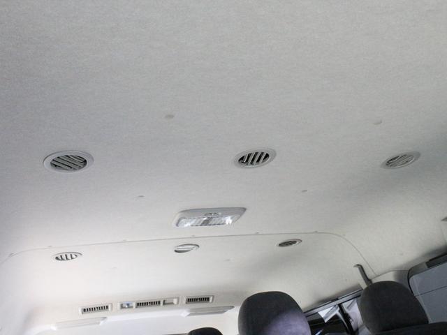 ハイエースワゴン GL ワンオーナー ローダウン オーバーフェンダー構造変更済み HDDナビ フルセグ リアモニター 左パワースライドドア 17インチAW ホワイトレタータイヤ 社外テール(60枚目)