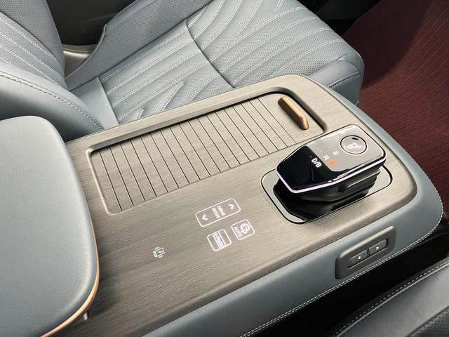 アリア Ｂ６　ｅ－４ＯＲＣＥ　寒冷地仕様車　ナッパレザーシート　プロパイロットリモートパーキング　ＢＯＳＥ　ＣａｒＰｌａｙ　デジタルインナーミラー　ヘッドアップディスプレイ　運転／助手席／後席シートヒーター　ベンチレーション（20枚目）