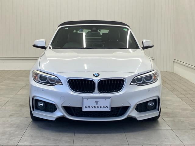 ２シリーズ ２２０ｉカブリオレ　Ｍスポーツ　茶シート　修復歴無し　純正ナビゲーション　モニター修繕済み　バックカメラ　Ｂｌｕｅｔｏｏｔｈ　障害物センサー　運転／助手席シートヒーター　ＨＩＤオートライト　フォグランプ　パドルシフト　ＥＴＣ（2枚目）