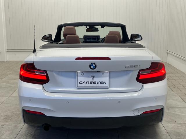 ２シリーズ ２２０ｉカブリオレ　Ｍスポーツ　茶シート　修復歴無し　純正ナビゲーション　モニター修繕済み　バックカメラ　Ｂｌｕｅｔｏｏｔｈ　障害物センサー　運転／助手席シートヒーター　ＨＩＤオートライト　フォグランプ　パドルシフト　ＥＴＣ（8枚目）