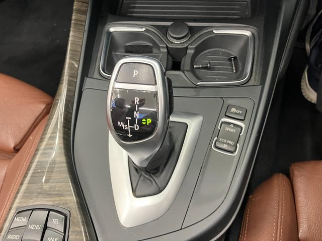 ２シリーズ ２２０ｉカブリオレ　Ｍスポーツ　茶シート　修復歴無し　純正ナビゲーション　モニター修繕済み　バックカメラ　Ｂｌｕｅｔｏｏｔｈ　障害物センサー　運転／助手席シートヒーター　ＨＩＤオートライト　フォグランプ　パドルシフト　ＥＴＣ（22枚目）