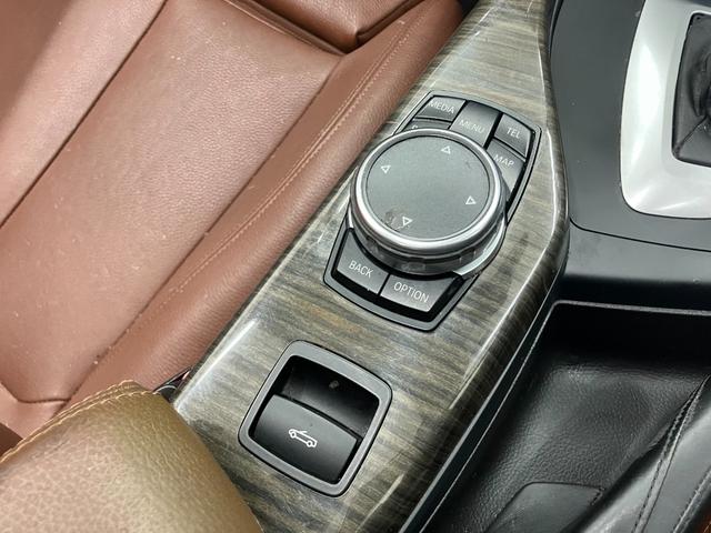 ２シリーズ ２２０ｉカブリオレ　Ｍスポーツ　茶シート　修復歴無し　純正ナビゲーション　モニター修繕済み　バックカメラ　Ｂｌｕｅｔｏｏｔｈ　障害物センサー　運転／助手席シートヒーター　ＨＩＤオートライト　フォグランプ　パドルシフト　ＥＴＣ（23枚目）