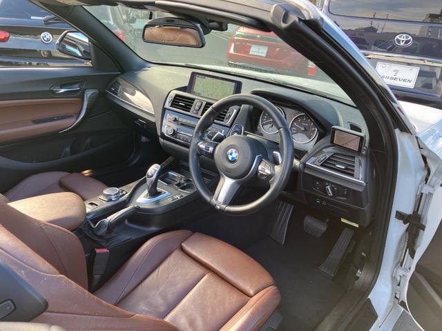 ２シリーズ ２２０ｉカブリオレ　Ｍスポーツ　茶シート　修復歴無し　純正ナビゲーション　モニター修繕済み　バックカメラ　Ｂｌｕｅｔｏｏｔｈ　障害物センサー　運転／助手席シートヒーター　ＨＩＤオートライト　フォグランプ　パドルシフト　ＥＴＣ（43枚目）