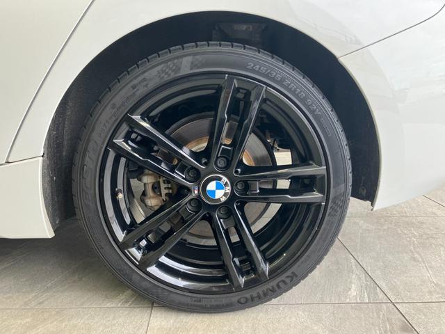 １シリーズ １１８ｄ　Ｍスポーツ　エディションシャドー　純正ナビゲーション　障害物センサー　バックカメラ　Ｂｌｕｅｔｏｏｔｈ　クルーズコントロール　ＥＴＣ　運転／助手席シートヒーター　純正１８インチアルミホイール　ＬＥＤオートライト　フォグランプ（50枚目）