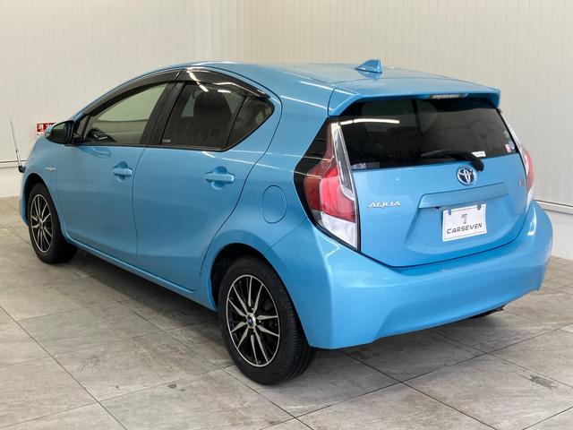 アクア S 修復歴無 コーナーポール ハロゲンオートライト オートマチックハイビーム 衝突被害軽減ブレーキ ETC Bluetooth バックカメラ 純正SDナビゲーション 電動格納ミラー キーレス スマートキー(6枚目)