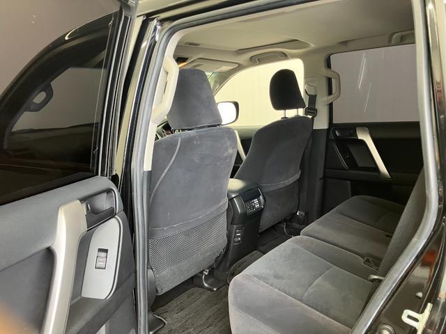 ランドクルーザープラド TX サンルーフ 7人乗り 黒内装 ガソリン 修復歴無し 12ヶ月点検整備・保証付き 純正7インチナビ 追従型クルコン バックカメラ Bluetooth 障害物センサー 社外17インチホイール A/Tタイヤ(49枚目)