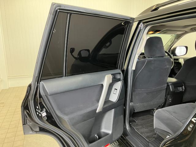 ランドクルーザープラド TX サンルーフ 7人乗り 黒内装 ガソリン 修復歴無し 12ヶ月点検整備・保証付き 純正7インチナビ 追従型クルコン バックカメラ Bluetooth 障害物センサー 社外17インチホイール A/Tタイヤ(50枚目)