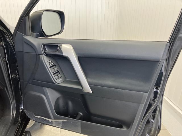 ランドクルーザープラド TX サンルーフ 7人乗り 黒内装 ガソリン 修復歴無し 12ヶ月点検整備・保証付き 純正7インチナビ 追従型クルコン バックカメラ Bluetooth 障害物センサー 社外17インチホイール A/Tタイヤ(59枚目)