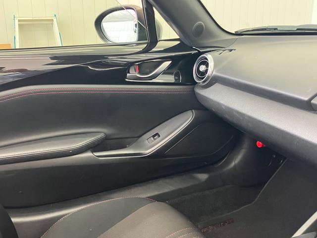 ロードスター Ｓスペシャルパッケージ　ＡＴ車　ＭＴモード付パドルシフト　ＬＥＤオートライト　ＥＴＣ　純正ＳＤナビゲーション　バックカメラ　Ｂｌｕｅｔｏｏｔｈ　フルセグＴＶ　ＣＤ／ＤＶＤ　純正１６インチアルミホイール　キーレス　スマートキー（34枚目）