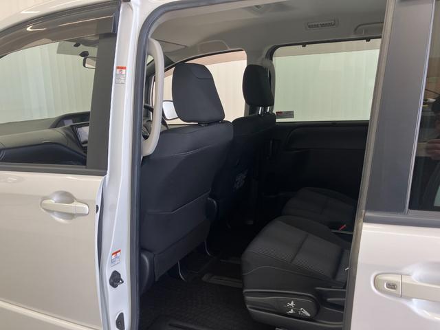 ノア Ｓｉ　修復歴無し　車検整備付　両側電動スライドドア　ＳＤナビ　バックカメラ　ＥＴＣ　Ｂｌｕｅｔｏｏｔｈ　ＣＤ／ＤＶＤ　ＬＥＤオートライト　スマートキー　プッシュスターター　純正１６インチアルミホイール（39枚目）