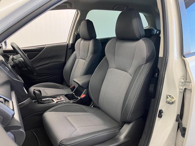 フォレスター ツーリング　障害物センサー　クルーズコントロール　デジタルインナーミラー　ＬＥＤオートライト　Ｂｌｕｅｔｏｏｔｈ　純正１７インチアルミホイール　ブレーキホールド　衝突被害軽減ブレーキ　運転／助手席シートヒーター（45枚目）