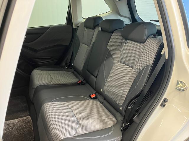 フォレスター ツーリング　障害物センサー　クルーズコントロール　デジタルインナーミラー　ＬＥＤオートライト　Ｂｌｕｅｔｏｏｔｈ　純正１７インチアルミホイール　ブレーキホールド　衝突被害軽減ブレーキ　運転／助手席シートヒーター（48枚目）