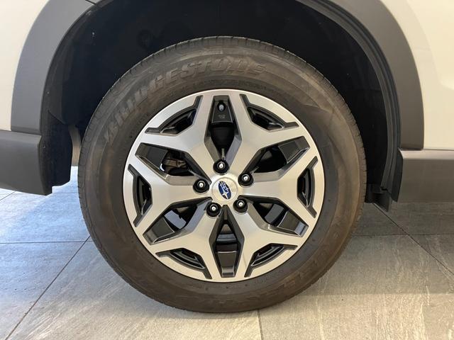 フォレスター ツーリング　障害物センサー　クルーズコントロール　デジタルインナーミラー　ＬＥＤオートライト　Ｂｌｕｅｔｏｏｔｈ　純正１７インチアルミホイール　ブレーキホールド　衝突被害軽減ブレーキ　運転／助手席シートヒーター（55枚目）