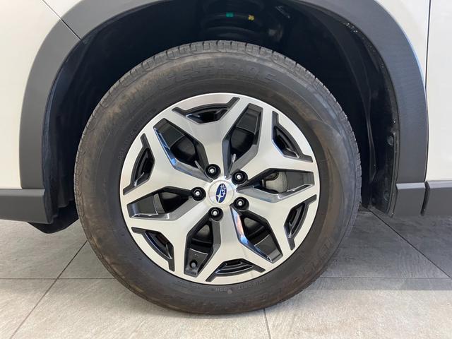 フォレスター ツーリング　障害物センサー　クルーズコントロール　デジタルインナーミラー　ＬＥＤオートライト　Ｂｌｕｅｔｏｏｔｈ　純正１７インチアルミホイール　ブレーキホールド　衝突被害軽減ブレーキ　運転／助手席シートヒーター（57枚目）