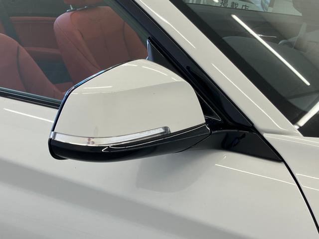 ２シリーズ ２２０ｉカブリオレ　Ｍスポーツ　１オーナー車両　アルピンホワイトＩＩＩ×赤シート　運転／助手席シートヒーター　障害物センサー　ＥＴＣ　純正ナビゲーション　バックカメラ　Ｂｌｕｅｔｏｏｔｈ　パドルシフト　純正１７インチアルミホイール（13枚目）