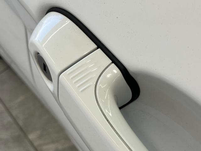 ２シリーズ ２２０ｉカブリオレ　Ｍスポーツ　１オーナー車両　アルピンホワイトＩＩＩ×赤シート　運転／助手席シートヒーター　障害物センサー　ＥＴＣ　純正ナビゲーション　バックカメラ　Ｂｌｕｅｔｏｏｔｈ　パドルシフト　純正１７インチアルミホイール（14枚目）