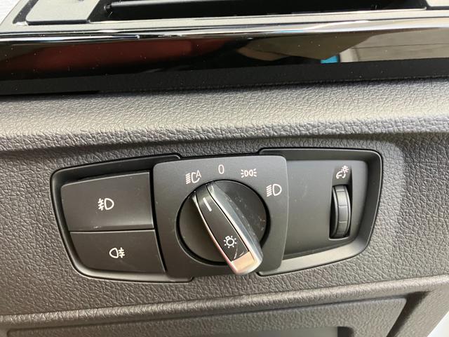 ２シリーズ ２２０ｉカブリオレ　Ｍスポーツ　１オーナー車両　アルピンホワイトＩＩＩ×赤シート　運転／助手席シートヒーター　障害物センサー　ＥＴＣ　純正ナビゲーション　バックカメラ　Ｂｌｕｅｔｏｏｔｈ　パドルシフト　純正１７インチアルミホイール（38枚目）