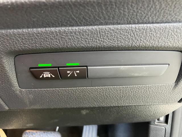 ２シリーズ ２２０ｉカブリオレ　Ｍスポーツ　１オーナー車両　アルピンホワイトＩＩＩ×赤シート　運転／助手席シートヒーター　障害物センサー　ＥＴＣ　純正ナビゲーション　バックカメラ　Ｂｌｕｅｔｏｏｔｈ　パドルシフト　純正１７インチアルミホイール（39枚目）