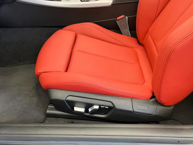 ２シリーズ ２２０ｉカブリオレ　Ｍスポーツ　１オーナー車両　アルピンホワイトＩＩＩ×赤シート　運転／助手席シートヒーター　障害物センサー　ＥＴＣ　純正ナビゲーション　バックカメラ　Ｂｌｕｅｔｏｏｔｈ　パドルシフト　純正１７インチアルミホイール（47枚目）