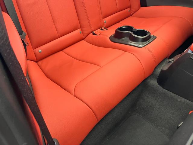 ２シリーズ ２２０ｉカブリオレ　Ｍスポーツ　１オーナー車両　アルピンホワイトＩＩＩ×赤シート　運転／助手席シートヒーター　障害物センサー　ＥＴＣ　純正ナビゲーション　バックカメラ　Ｂｌｕｅｔｏｏｔｈ　パドルシフト　純正１７インチアルミホイール（53枚目）