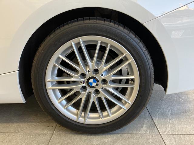 ２シリーズ ２２０ｉカブリオレ　Ｍスポーツ　１オーナー車両　アルピンホワイトＩＩＩ×赤シート　運転／助手席シートヒーター　障害物センサー　ＥＴＣ　純正ナビゲーション　バックカメラ　Ｂｌｕｅｔｏｏｔｈ　パドルシフト　純正１７インチアルミホイール（57枚目）