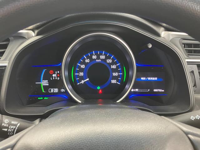 フィットハイブリッド Ｆパッケージ　修復歴無し　車検整備付　１２ヶ月保証付き　純正ナビ　バックカメラ　Ｂｌｕｅｔｏｏｔｈ　ＥＴＣ　ＣＤ／ＤＶＤ　スマートキー　プッシュスターター　スペアキー　電動格納ミラー　社外１５インチアルミホイール（13枚目）