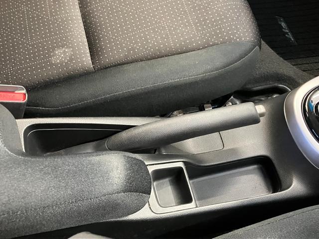 フィットハイブリッド Ｆパッケージ　修復歴無し　車検整備付　１２ヶ月保証付き　純正ナビ　バックカメラ　Ｂｌｕｅｔｏｏｔｈ　ＥＴＣ　ＣＤ／ＤＶＤ　スマートキー　プッシュスターター　スペアキー　電動格納ミラー　社外１５インチアルミホイール（25枚目）