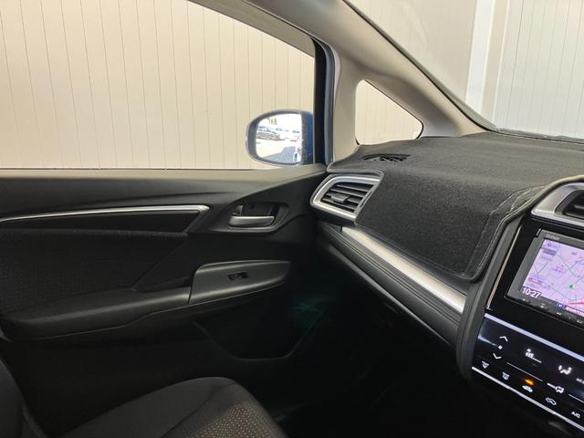 フィットハイブリッド Ｆパッケージ　修復歴無し　車検整備付　１２ヶ月保証付き　純正ナビ　バックカメラ　Ｂｌｕｅｔｏｏｔｈ　ＥＴＣ　ＣＤ／ＤＶＤ　スマートキー　プッシュスターター　スペアキー　電動格納ミラー　社外１５インチアルミホイール（26枚目）