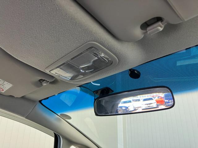 フィットハイブリッド Ｆパッケージ　修復歴無し　車検整備付　１２ヶ月保証付き　純正ナビ　バックカメラ　Ｂｌｕｅｔｏｏｔｈ　ＥＴＣ　ＣＤ／ＤＶＤ　スマートキー　プッシュスターター　スペアキー　電動格納ミラー　社外１５インチアルミホイール（27枚目）