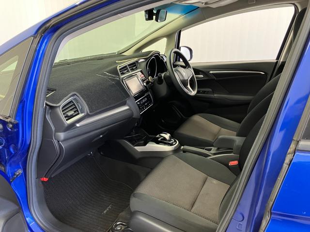 フィットハイブリッド Ｆパッケージ　修復歴無し　車検整備付　１２ヶ月保証付き　純正ナビ　バックカメラ　Ｂｌｕｅｔｏｏｔｈ　ＥＴＣ　ＣＤ／ＤＶＤ　スマートキー　プッシュスターター　スペアキー　電動格納ミラー　社外１５インチアルミホイール（36枚目）