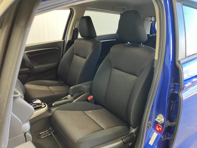 フィットハイブリッド Ｆパッケージ　修復歴無し　車検整備付　１２ヶ月保証付き　純正ナビ　バックカメラ　Ｂｌｕｅｔｏｏｔｈ　ＥＴＣ　ＣＤ／ＤＶＤ　スマートキー　プッシュスターター　スペアキー　電動格納ミラー　社外１５インチアルミホイール（37枚目）