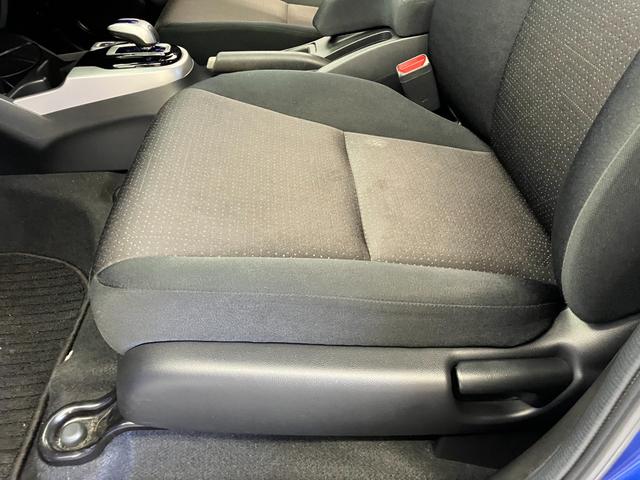 フィットハイブリッド Ｆパッケージ　修復歴無し　車検整備付　１２ヶ月保証付き　純正ナビ　バックカメラ　Ｂｌｕｅｔｏｏｔｈ　ＥＴＣ　ＣＤ／ＤＶＤ　スマートキー　プッシュスターター　スペアキー　電動格納ミラー　社外１５インチアルミホイール（38枚目）