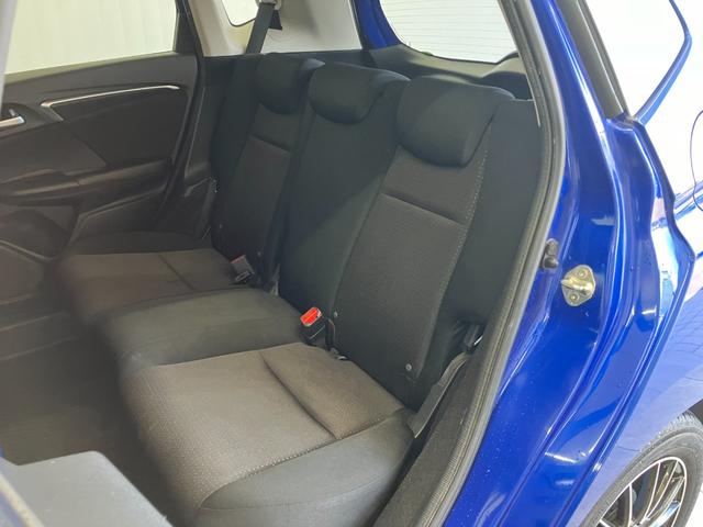 フィットハイブリッド Ｆパッケージ　修復歴無し　車検整備付　１２ヶ月保証付き　純正ナビ　バックカメラ　Ｂｌｕｅｔｏｏｔｈ　ＥＴＣ　ＣＤ／ＤＶＤ　スマートキー　プッシュスターター　スペアキー　電動格納ミラー　社外１５インチアルミホイール（40枚目）