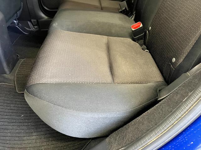 フィットハイブリッド Ｆパッケージ　修復歴無し　車検整備付　１２ヶ月保証付き　純正ナビ　バックカメラ　Ｂｌｕｅｔｏｏｔｈ　ＥＴＣ　ＣＤ／ＤＶＤ　スマートキー　プッシュスターター　スペアキー　電動格納ミラー　社外１５インチアルミホイール（41枚目）