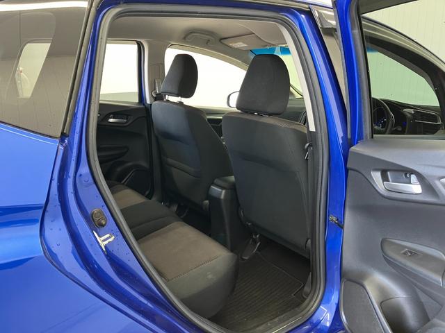 フィットハイブリッド Ｆパッケージ　修復歴無し　車検整備付　１２ヶ月保証付き　純正ナビ　バックカメラ　Ｂｌｕｅｔｏｏｔｈ　ＥＴＣ　ＣＤ／ＤＶＤ　スマートキー　プッシュスターター　スペアキー　電動格納ミラー　社外１５インチアルミホイール（44枚目）