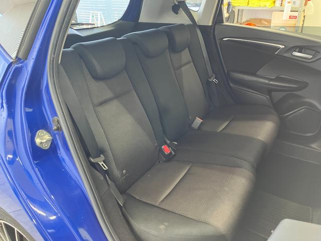 フィットハイブリッド Ｆパッケージ　修復歴無し　車検整備付　１２ヶ月保証付き　純正ナビ　バックカメラ　Ｂｌｕｅｔｏｏｔｈ　ＥＴＣ　ＣＤ／ＤＶＤ　スマートキー　プッシュスターター　スペアキー　電動格納ミラー　社外１５インチアルミホイール（45枚目）