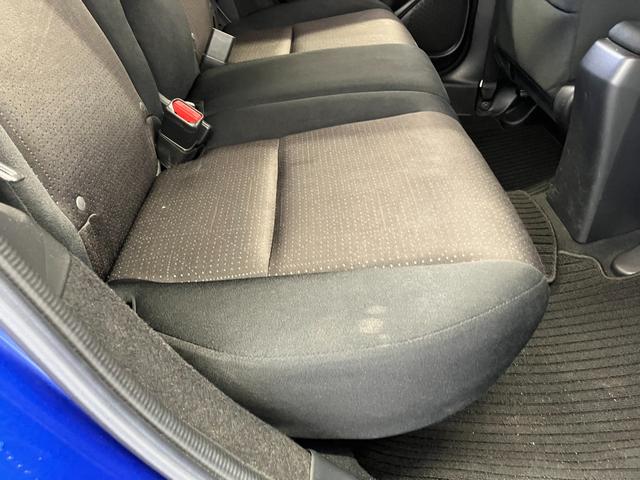 フィットハイブリッド Ｆパッケージ　修復歴無し　車検整備付　１２ヶ月保証付き　純正ナビ　バックカメラ　Ｂｌｕｅｔｏｏｔｈ　ＥＴＣ　ＣＤ／ＤＶＤ　スマートキー　プッシュスターター　スペアキー　電動格納ミラー　社外１５インチアルミホイール（46枚目）