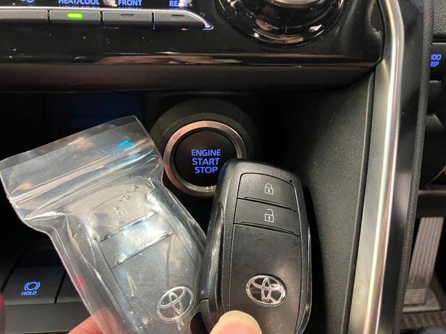 ハリアー Ｓ　修復歴無し　１２ヶ月保証・点検整備付　純正ディスプレイオーディオナビキット有　バックカメラ　ＣａｒＰｌａｙ／Ａｎｄｒｏｉｄ　Ａｕｔｏ　追従型クルコン　障害物センサー　ブラインドスポットモニター　ＥＴＣ（13枚目）