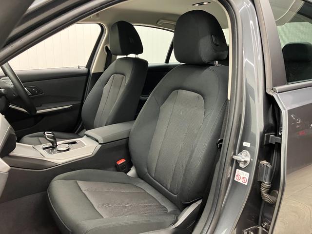 3シリーズ 320i 修復歴無し ワンオーナー車 車検整備付 コンフォートpkg 電動リアゲートキック開閉 純正ナビ 追従型クルコン 障害物センサー バックカメラ 純正16インチホイール LEDオートライト シートヒーター(38枚目)